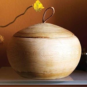 Design Ideas artful Cyprus bowl-hand-carved aromatic juniper-round/covered-NWT